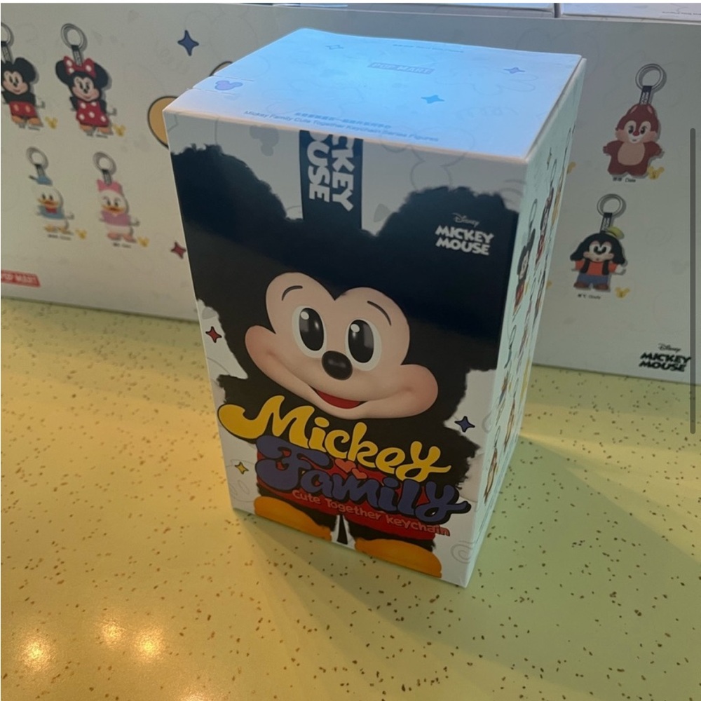 Pop mart mickey and friends Mickey new in box - Picture 3 of 6